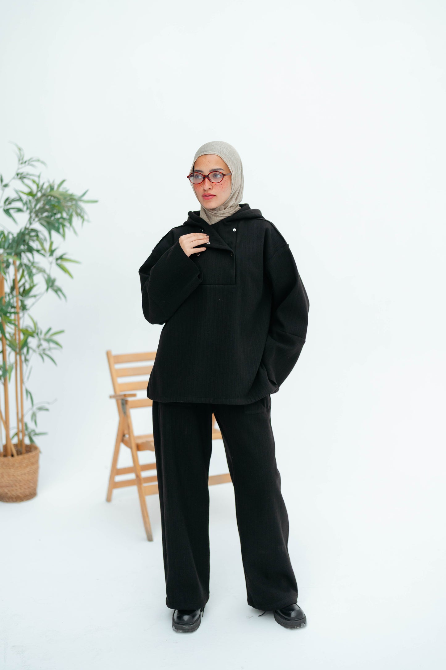 GO-ON SET IN BLACK
