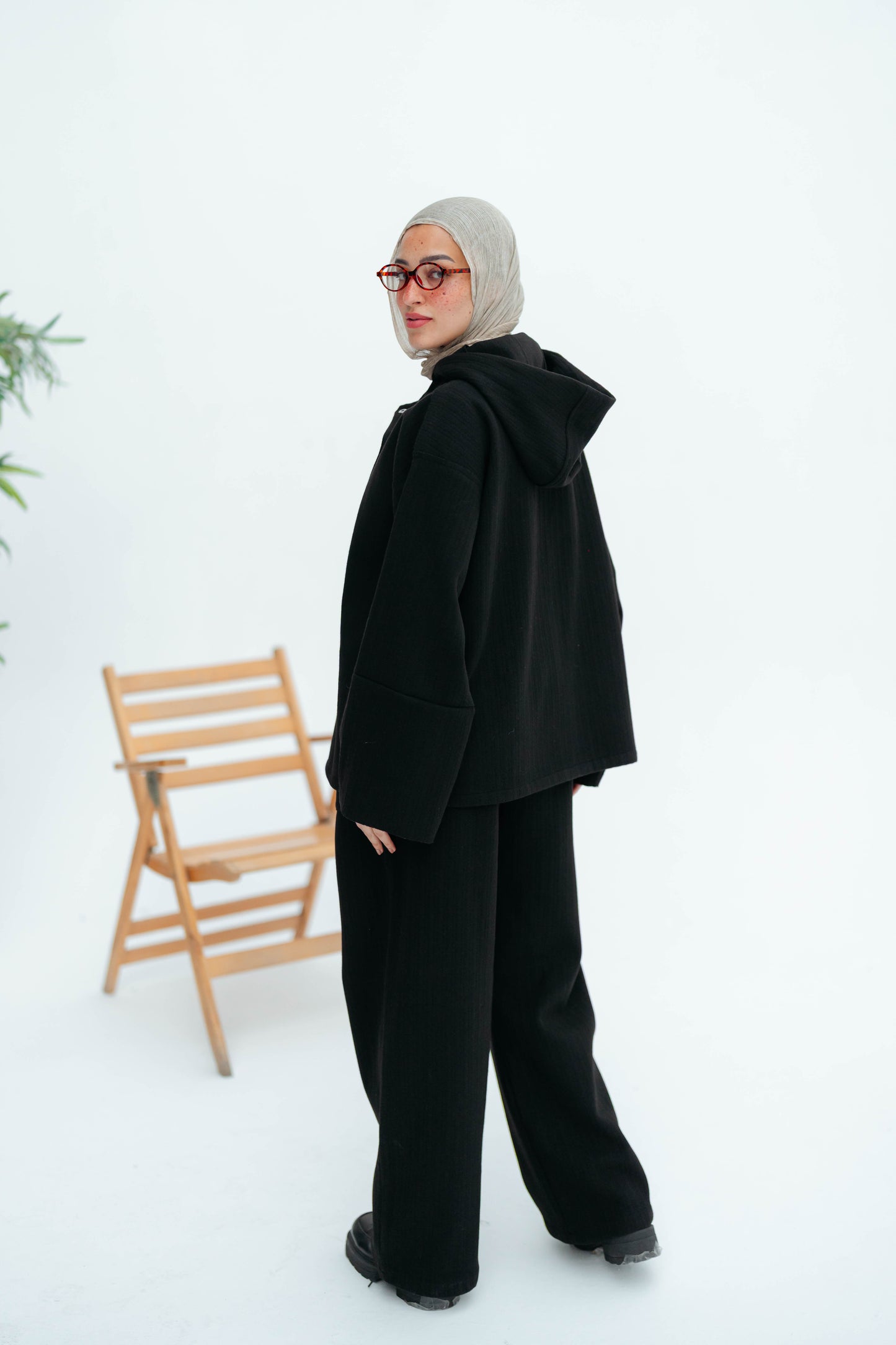 GO-ON SET IN BLACK