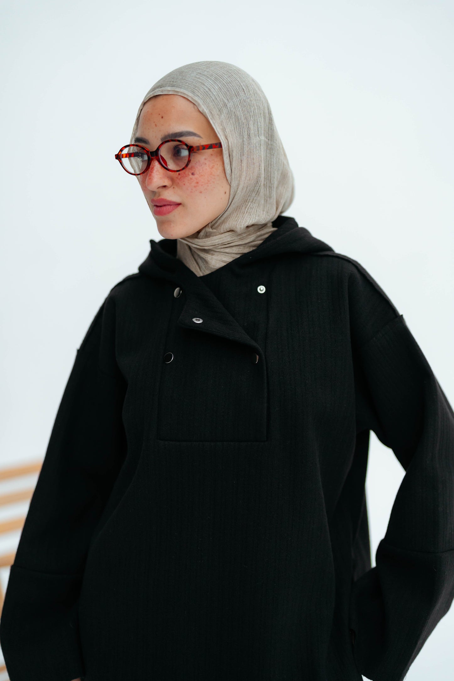 GO-ON SET IN BLACK