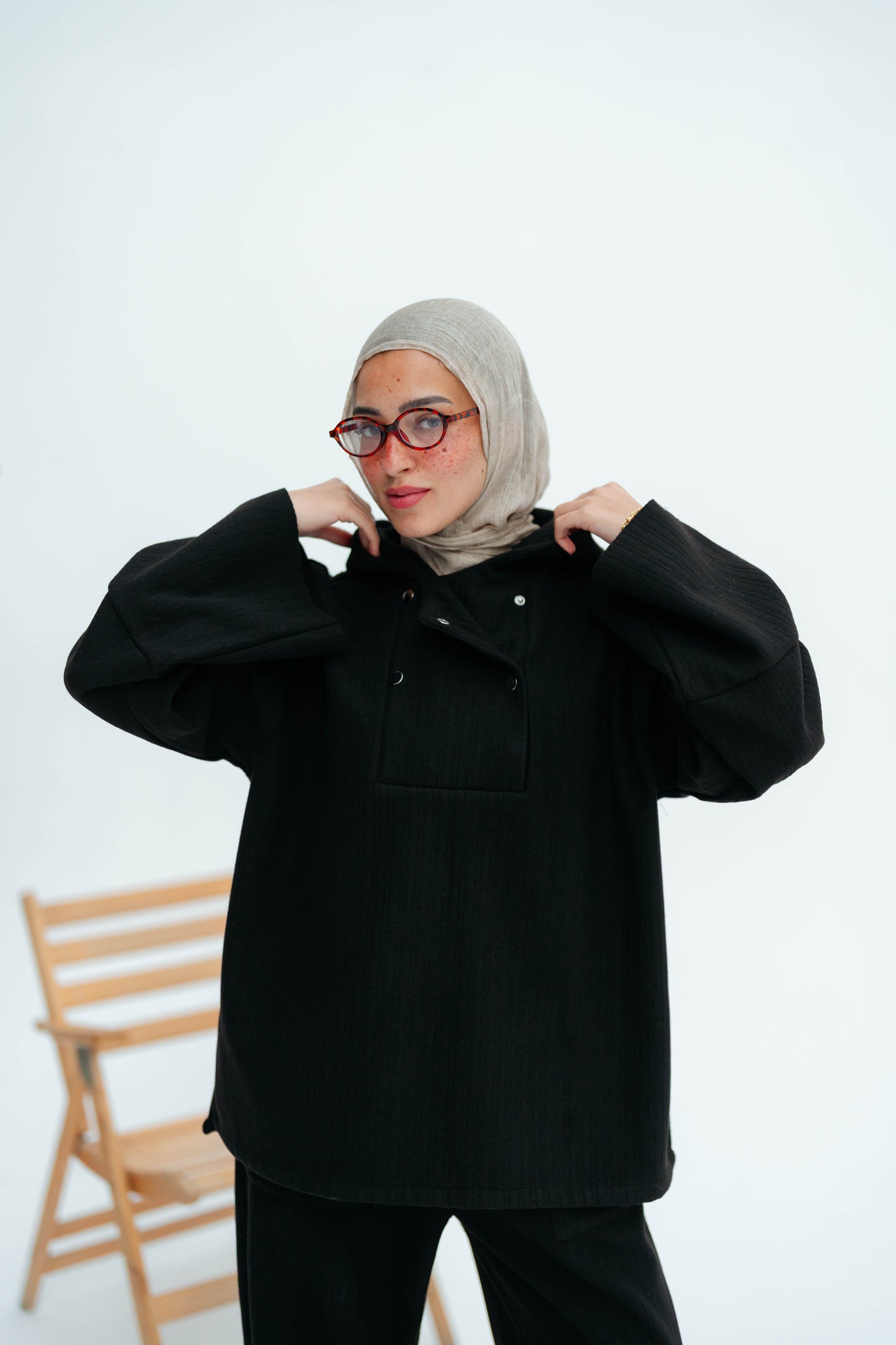 GO-ON SET IN BLACK