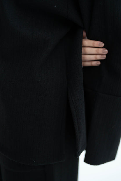 GO-ON SET IN BLACK